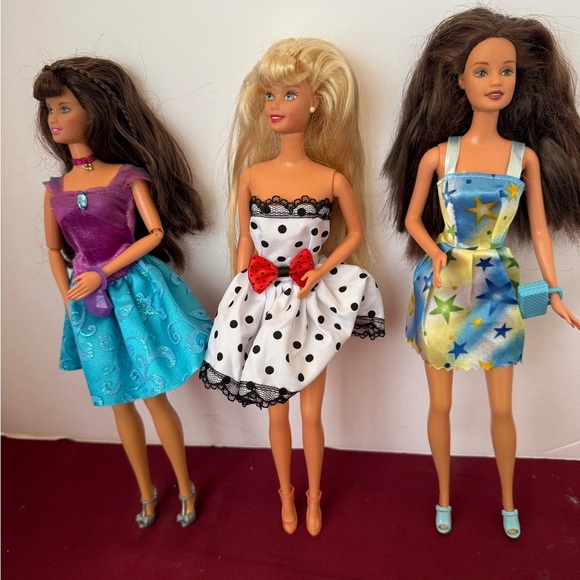 Three Vintage Barbies With Outfits : Ready For Play - Picture 1 of 10